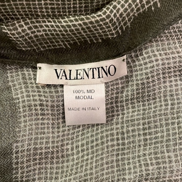 Valentino Scarf - Picture 4 of 4